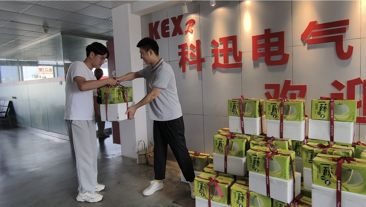 تحتفل شركة Kexun Electric بمهرجان قوارب التنين وتقدم مزايا العطلة الدافئة لجميع الموظفين